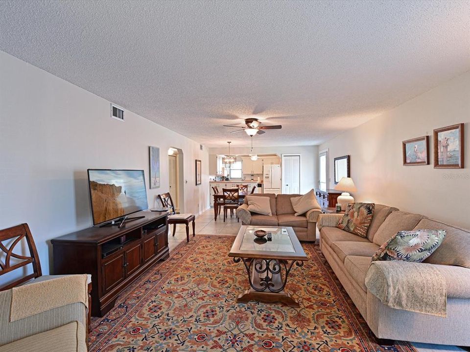 На продажу: $174,900 (2 спален, 2 ванн, 1447 Квадратных фут)