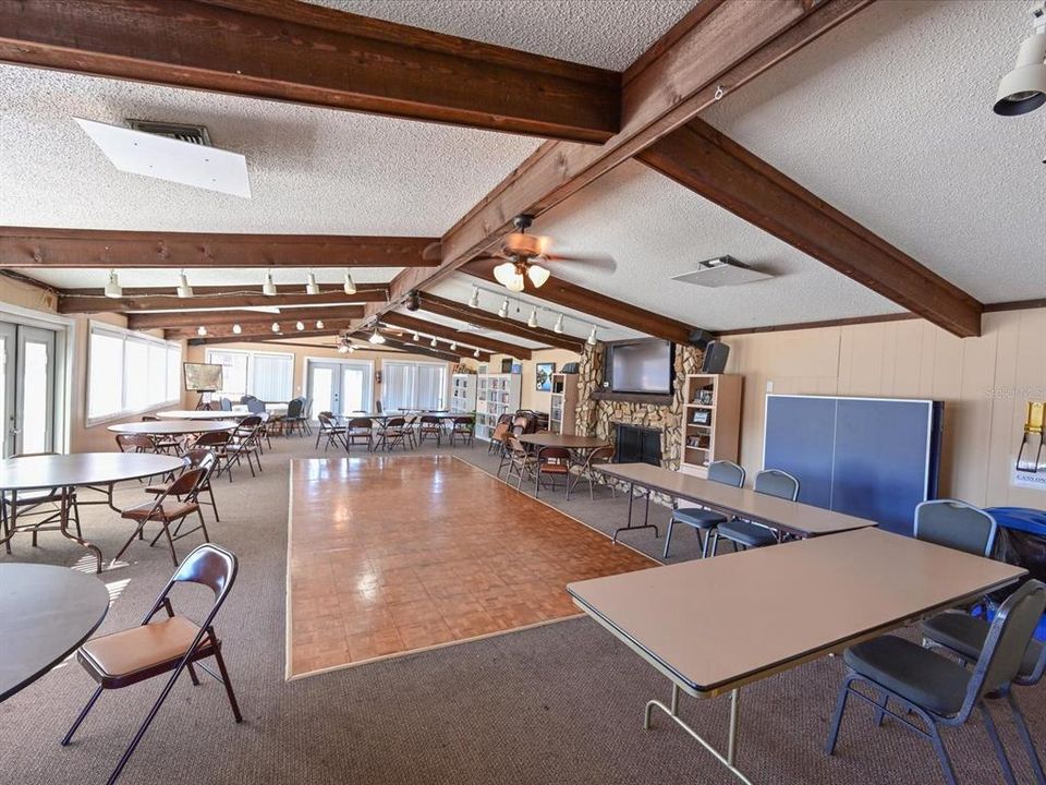 На продажу: $174,900 (2 спален, 2 ванн, 1447 Квадратных фут)