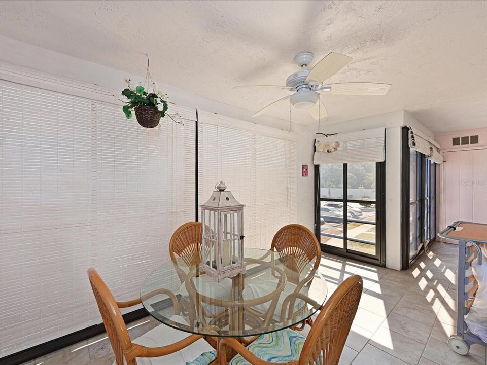 На продажу: $174,900 (2 спален, 2 ванн, 1447 Квадратных фут)