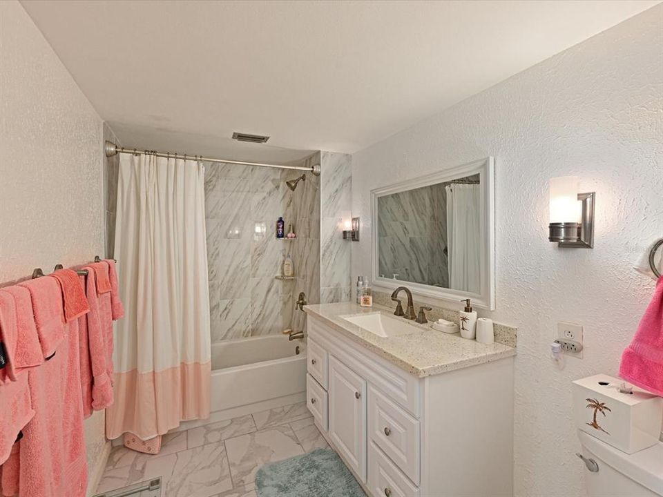 На продажу: $174,900 (2 спален, 2 ванн, 1447 Квадратных фут)