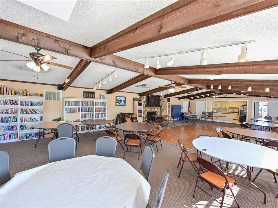 На продажу: $174,900 (2 спален, 2 ванн, 1447 Квадратных фут)