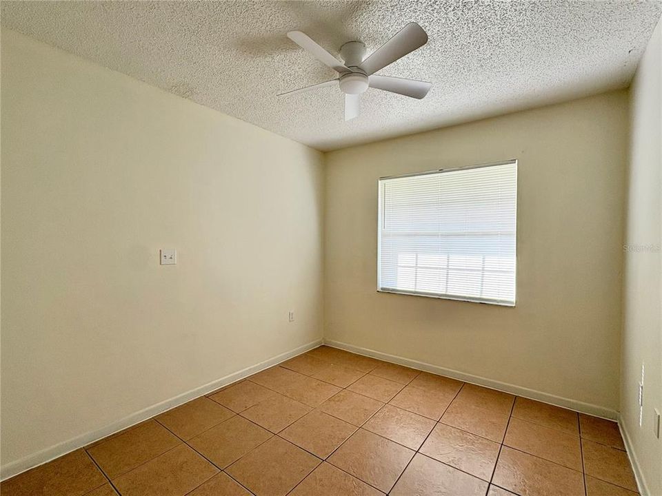 合同活跃: $184,900 (3 贝兹, 1 浴室, 966 平方英尺)