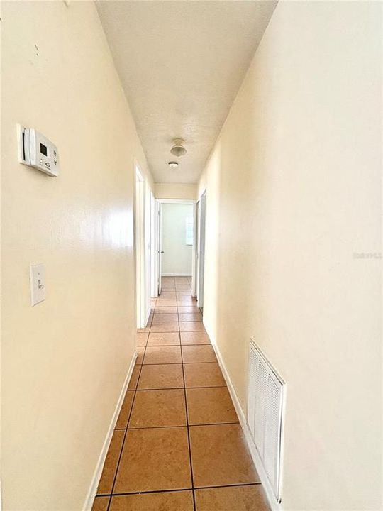 合同活跃: $184,900 (3 贝兹, 1 浴室, 966 平方英尺)