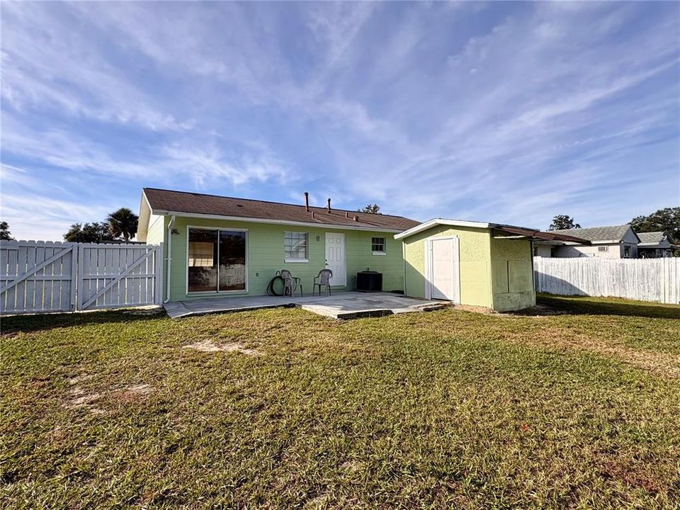 合同活跃: $184,900 (3 贝兹, 1 浴室, 966 平方英尺)