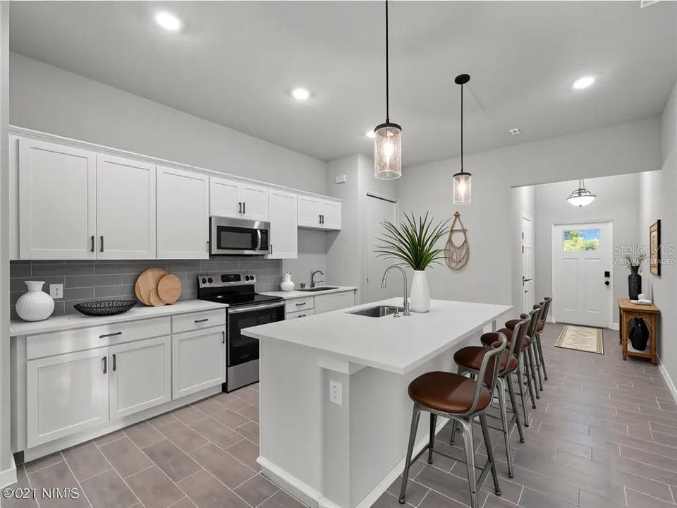 Active With Contract: $344,999 (4 beds, 2 baths, 1710 Square Feet)