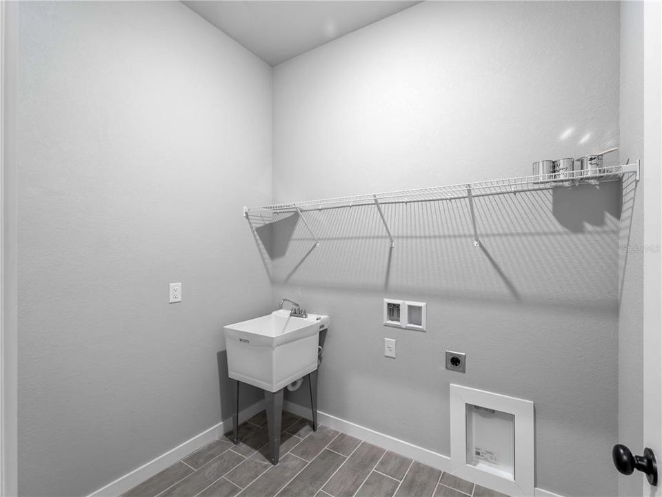 Active With Contract: $344,999 (4 beds, 2 baths, 1710 Square Feet)