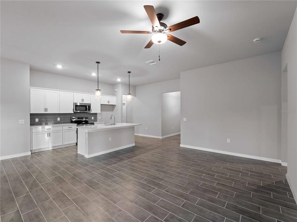 Active With Contract: $344,999 (4 beds, 2 baths, 1710 Square Feet)