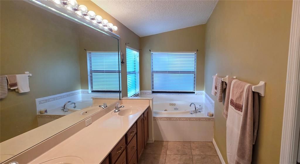 待售: $315,000 (3 贝兹, 2 浴室, 1970 平方英尺)