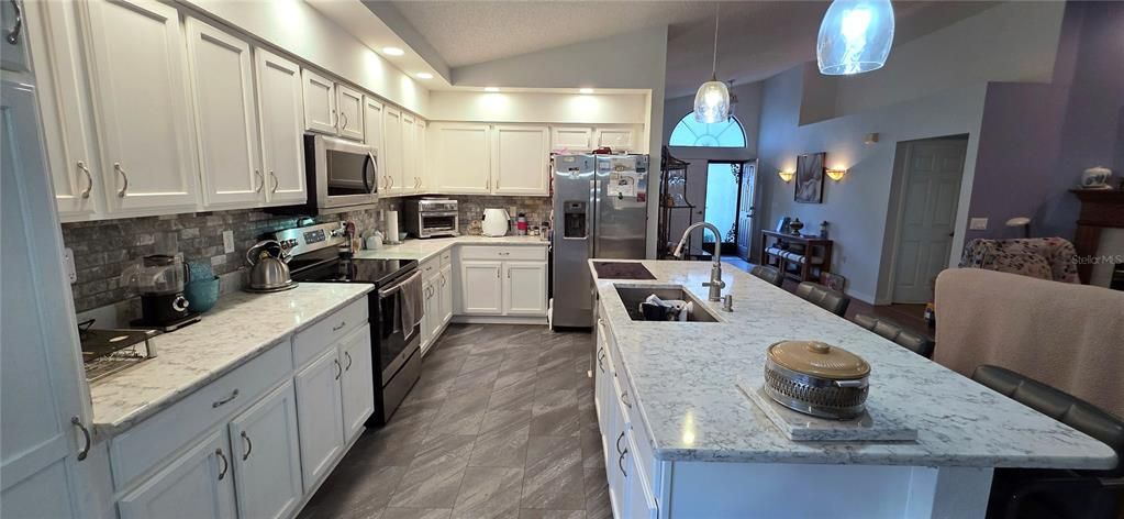 待售: $315,000 (3 贝兹, 2 浴室, 1970 平方英尺)