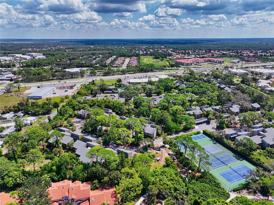 На продажу: $269,900 (2 спален, 2 ванн, 1325 Квадратных фут)