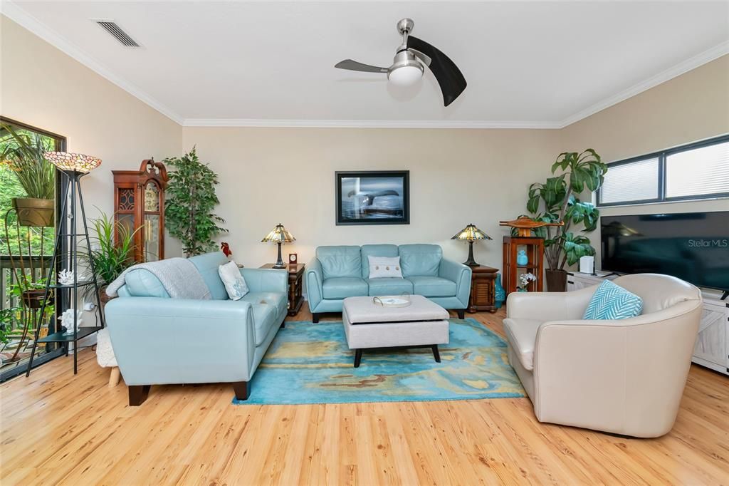 На продажу: $269,900 (2 спален, 2 ванн, 1325 Квадратных фут)