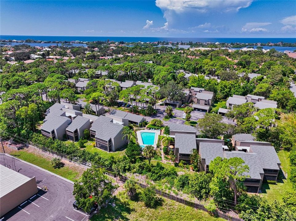 На продажу: $269,900 (2 спален, 2 ванн, 1325 Квадратных фут)