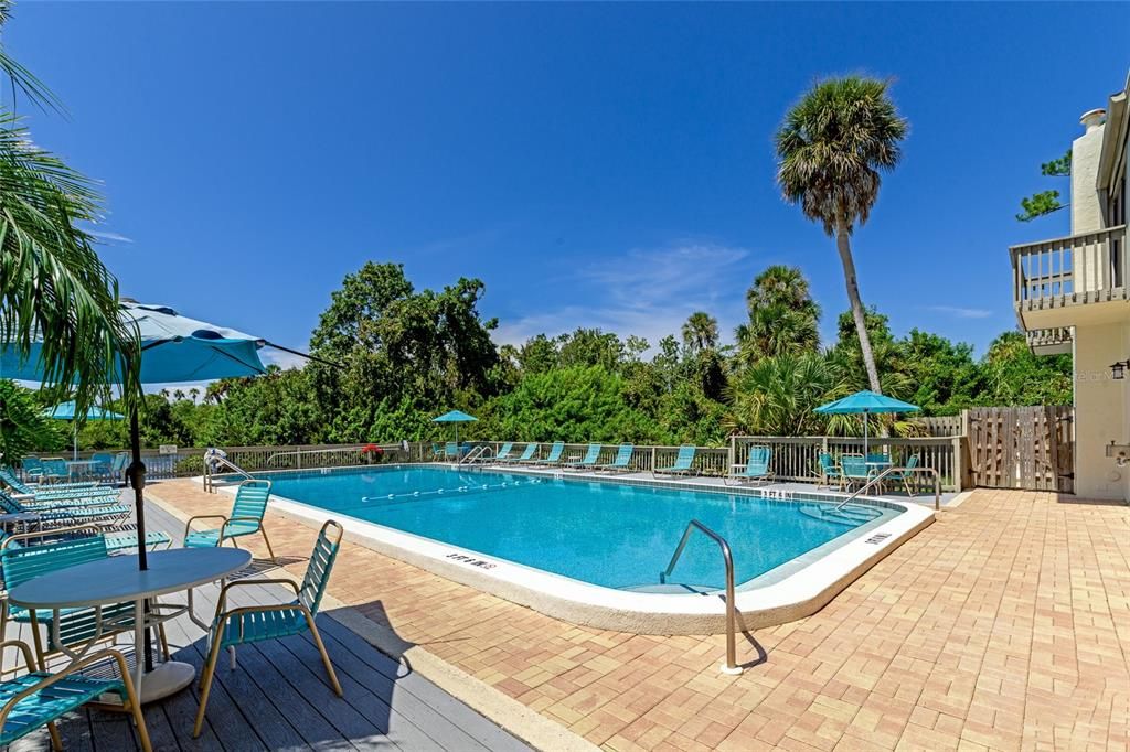 На продажу: $269,900 (2 спален, 2 ванн, 1325 Квадратных фут)