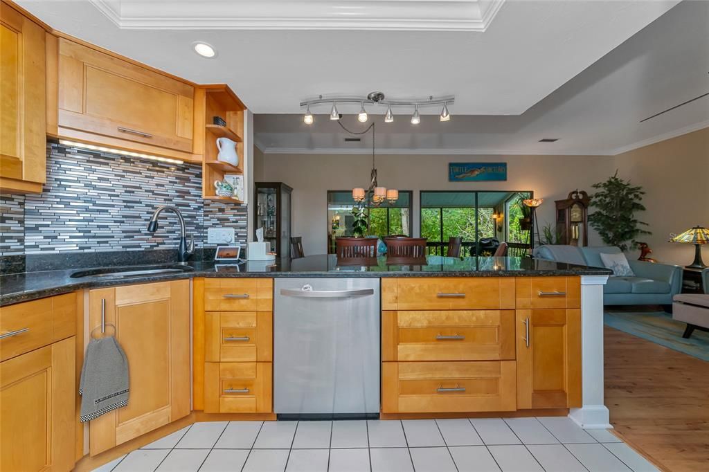 На продажу: $269,900 (2 спален, 2 ванн, 1325 Квадратных фут)