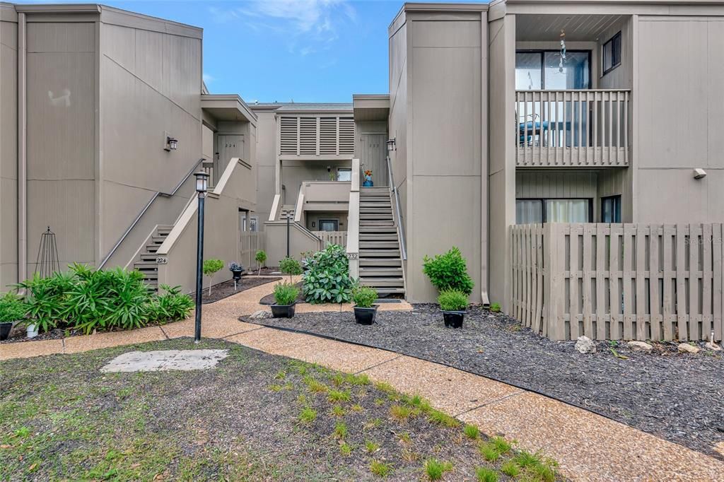 На продажу: $269,900 (2 спален, 2 ванн, 1325 Квадратных фут)