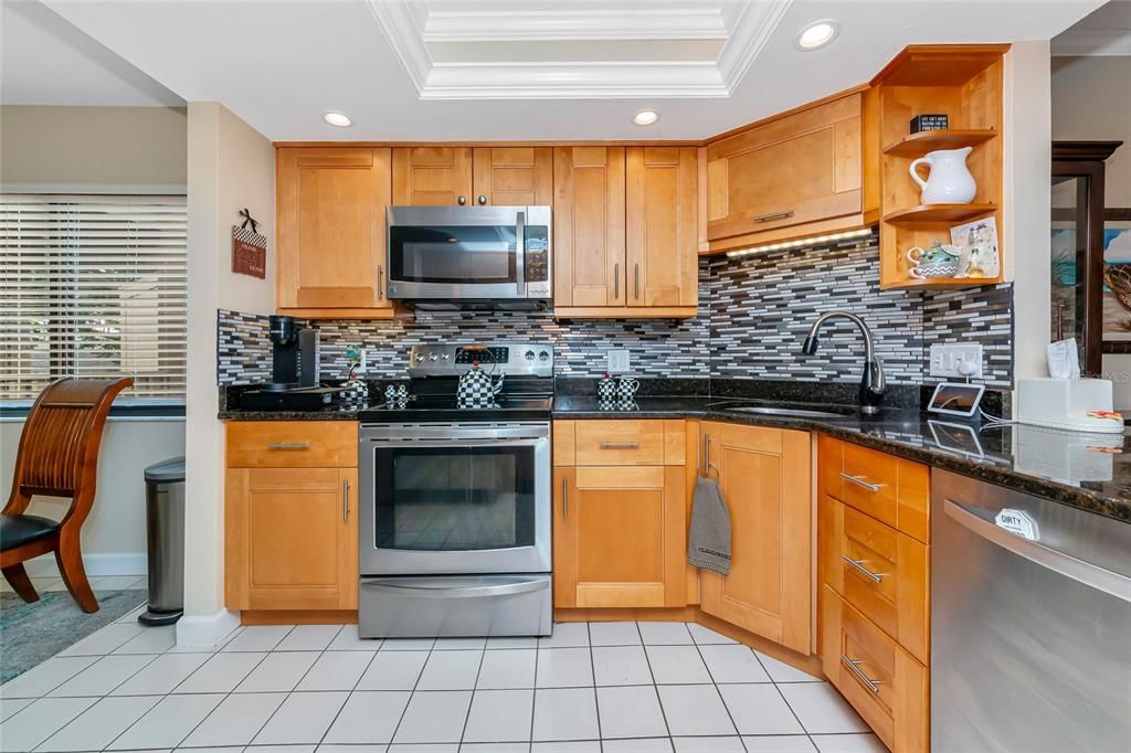 На продажу: $269,900 (2 спален, 2 ванн, 1325 Квадратных фут)