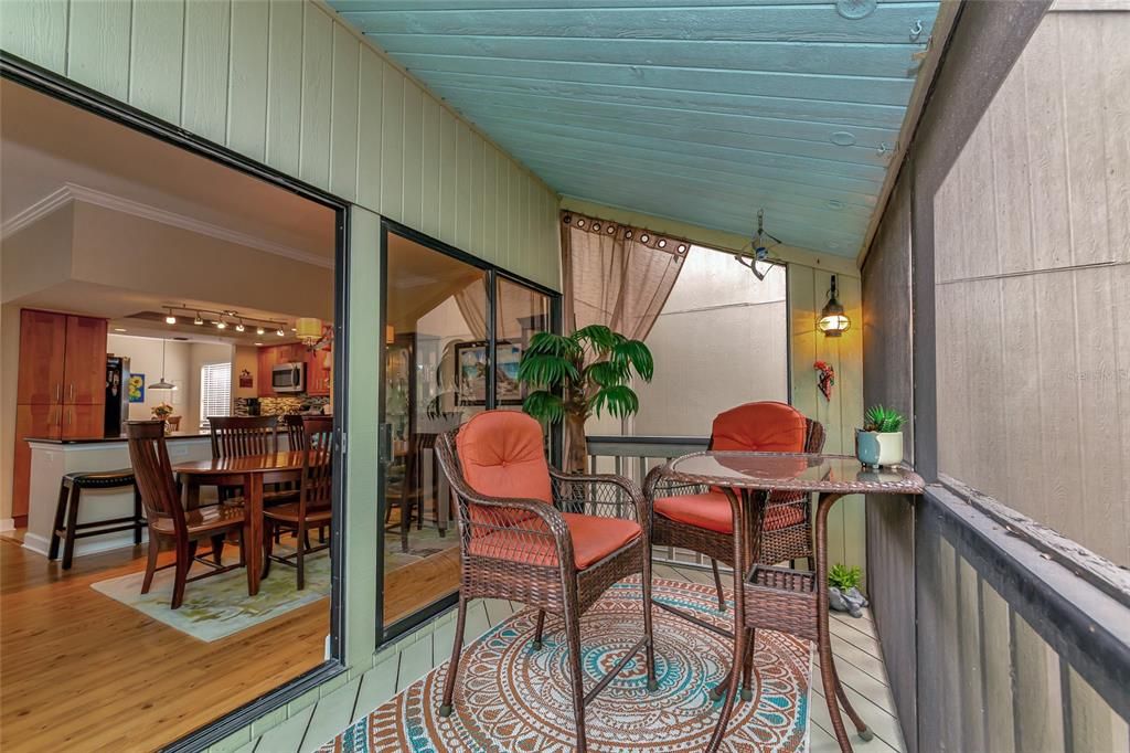 На продажу: $269,900 (2 спален, 2 ванн, 1325 Квадратных фут)