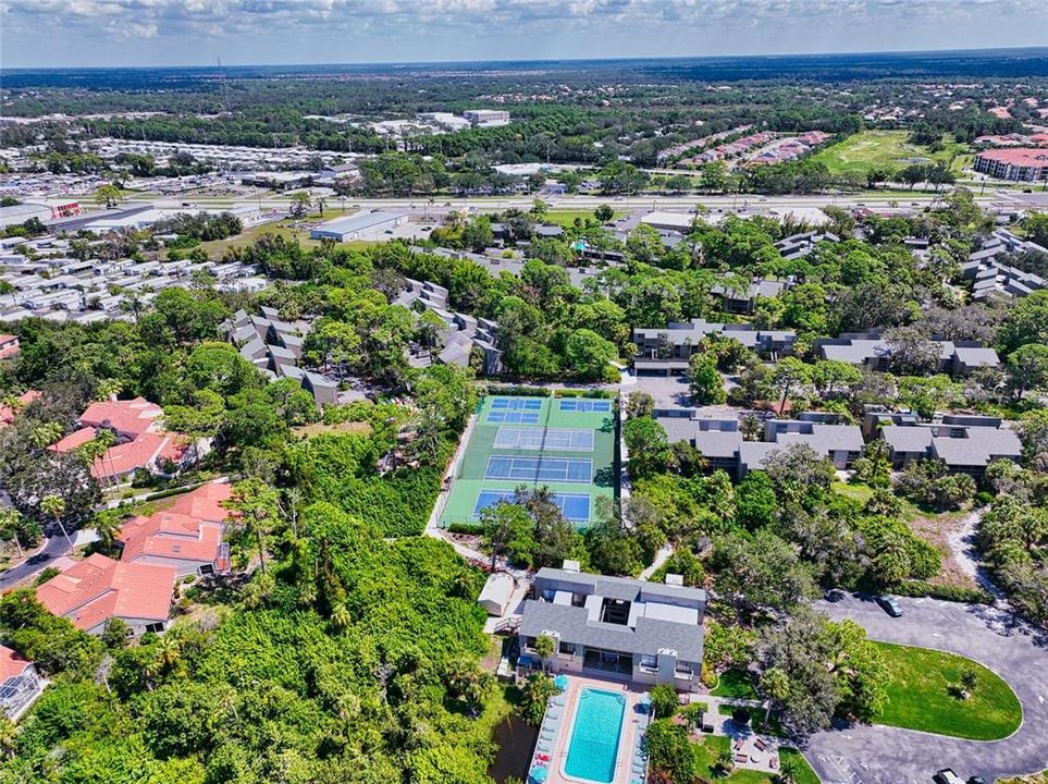 На продажу: $269,900 (2 спален, 2 ванн, 1325 Квадратных фут)