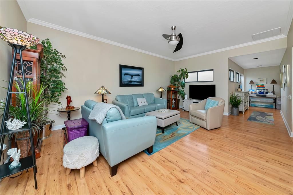 На продажу: $269,900 (2 спален, 2 ванн, 1325 Квадратных фут)