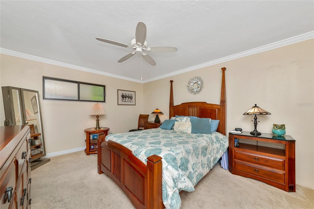 На продажу: $269,900 (2 спален, 2 ванн, 1325 Квадратных фут)