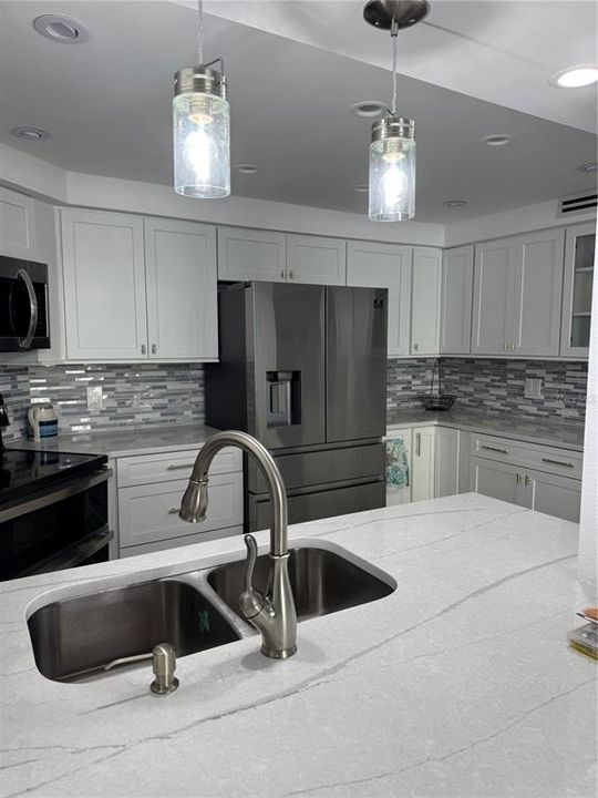 待售: $525,000 (2 贝兹, 2 浴室, 1410 平方英尺)