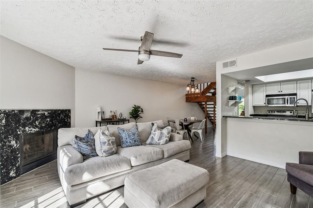 Под контрактом: $499,500 (2 спален, 2 ванн, 1413 Квадратных фут)