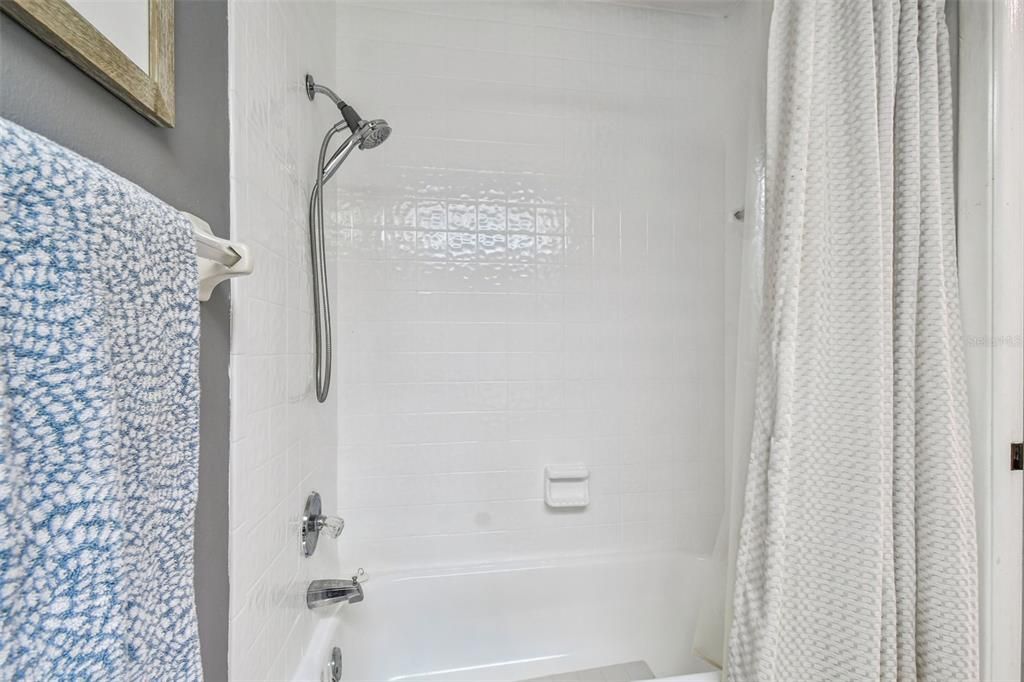 Под контрактом: $499,500 (2 спален, 2 ванн, 1413 Квадратных фут)