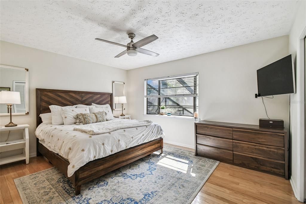 Под контрактом: $499,500 (2 спален, 2 ванн, 1413 Квадратных фут)