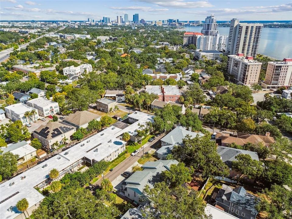 Под контрактом: $499,500 (2 спален, 2 ванн, 1413 Квадратных фут)