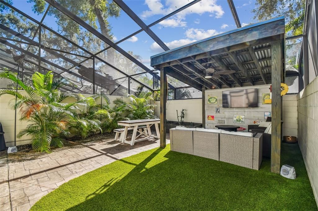 Под контрактом: $499,500 (2 спален, 2 ванн, 1413 Квадратных фут)