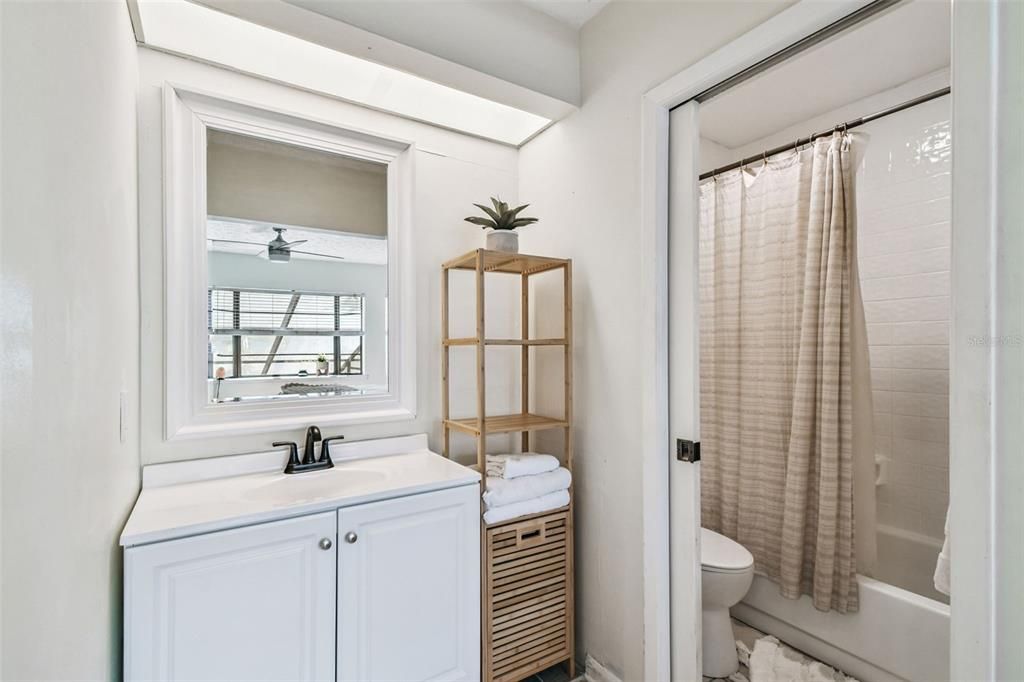 Под контрактом: $499,500 (2 спален, 2 ванн, 1413 Квадратных фут)