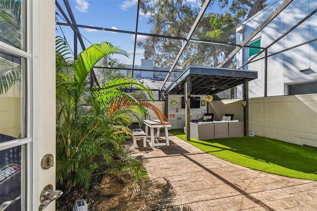 Под контрактом: $499,500 (2 спален, 2 ванн, 1413 Квадратных фут)