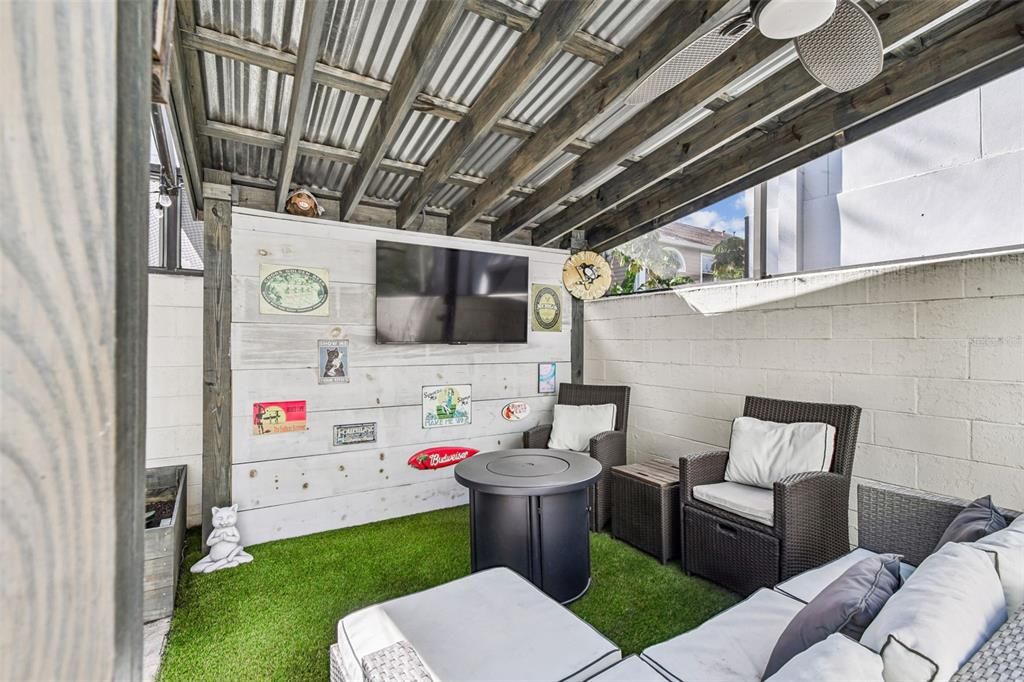 Под контрактом: $499,500 (2 спален, 2 ванн, 1413 Квадратных фут)