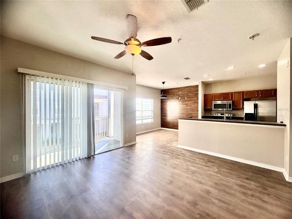 出租: $2,150 (2 贝兹, 2 浴室, 1250 平方英尺)