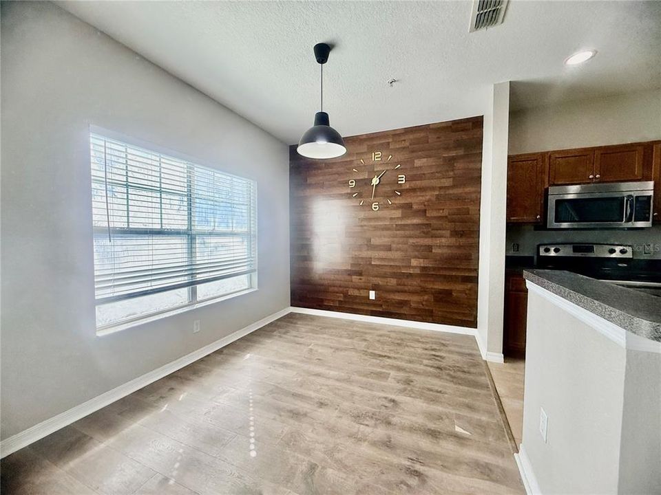 出租: $2,150 (2 贝兹, 2 浴室, 1250 平方英尺)