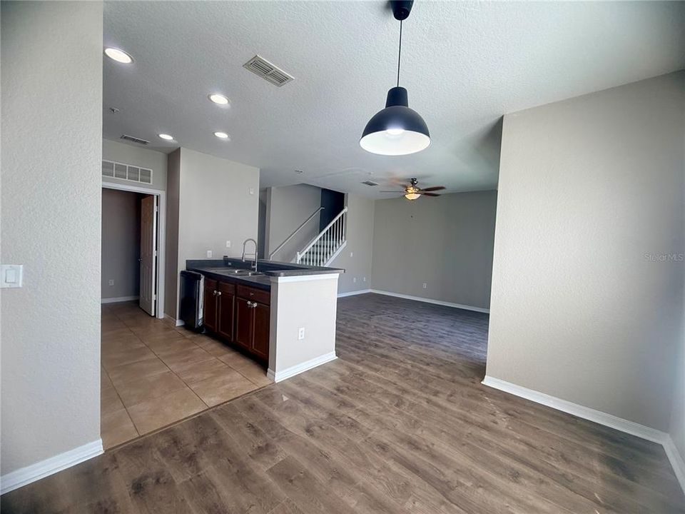 出租: $2,150 (2 贝兹, 2 浴室, 1250 平方英尺)