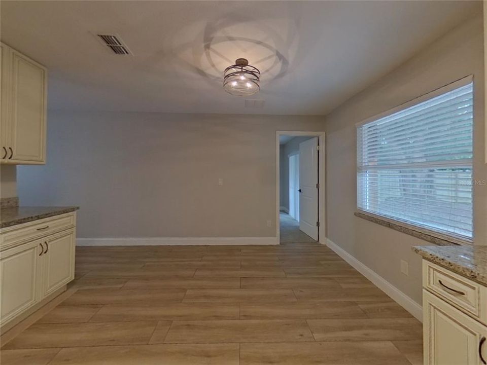 For Rent: $2,179 (4 beds, 2 baths, 1629 Square Feet)