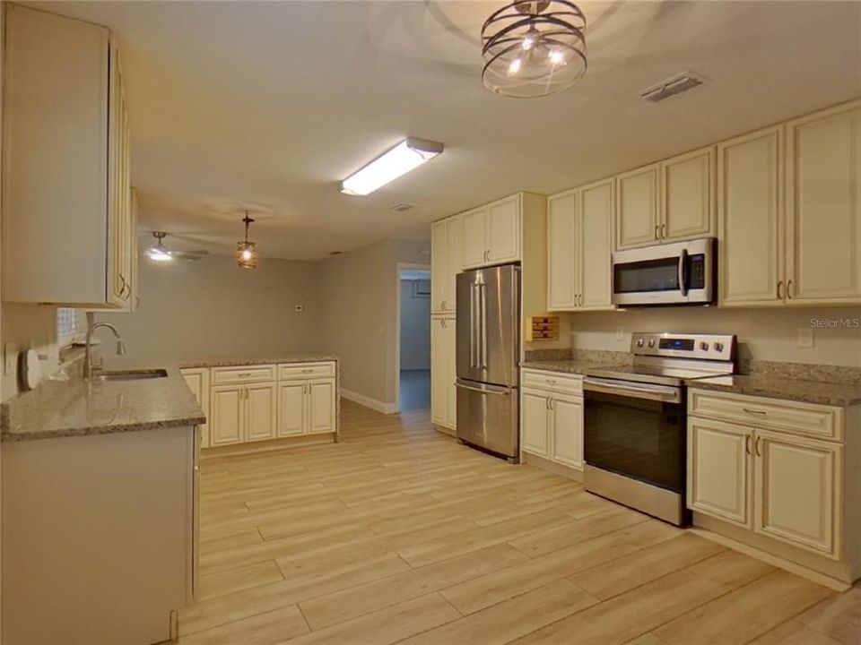 For Rent: $2,179 (4 beds, 2 baths, 1629 Square Feet)