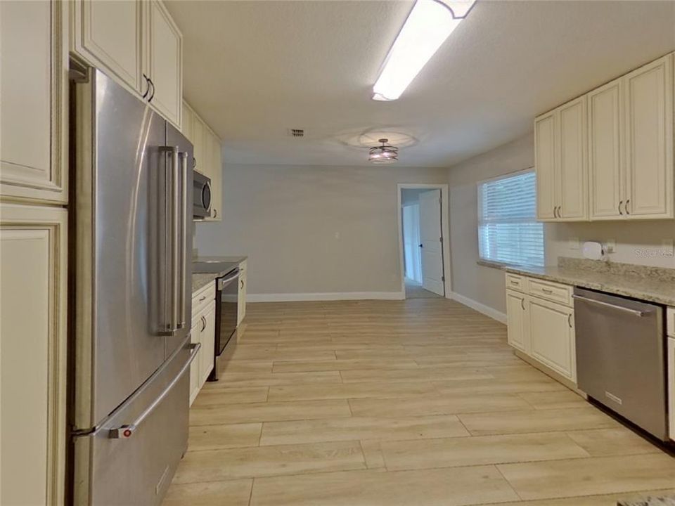 For Rent: $2,179 (4 beds, 2 baths, 1629 Square Feet)