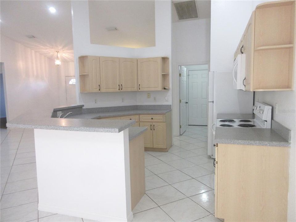 For Rent: $1,650 (3 beds, 2 baths, 1694 Square Feet)