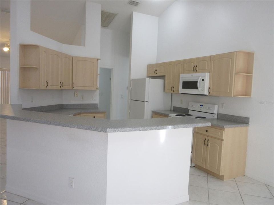 For Rent: $1,650 (3 beds, 2 baths, 1694 Square Feet)