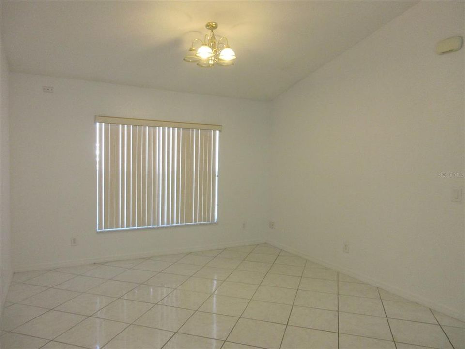 For Rent: $1,650 (3 beds, 2 baths, 1694 Square Feet)