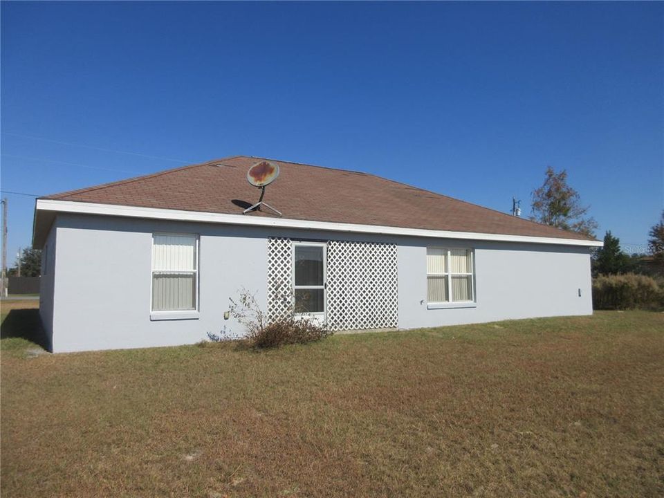 For Rent: $1,650 (3 beds, 2 baths, 1694 Square Feet)