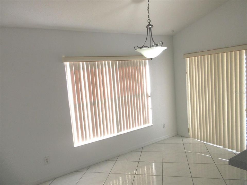 For Rent: $1,650 (3 beds, 2 baths, 1694 Square Feet)