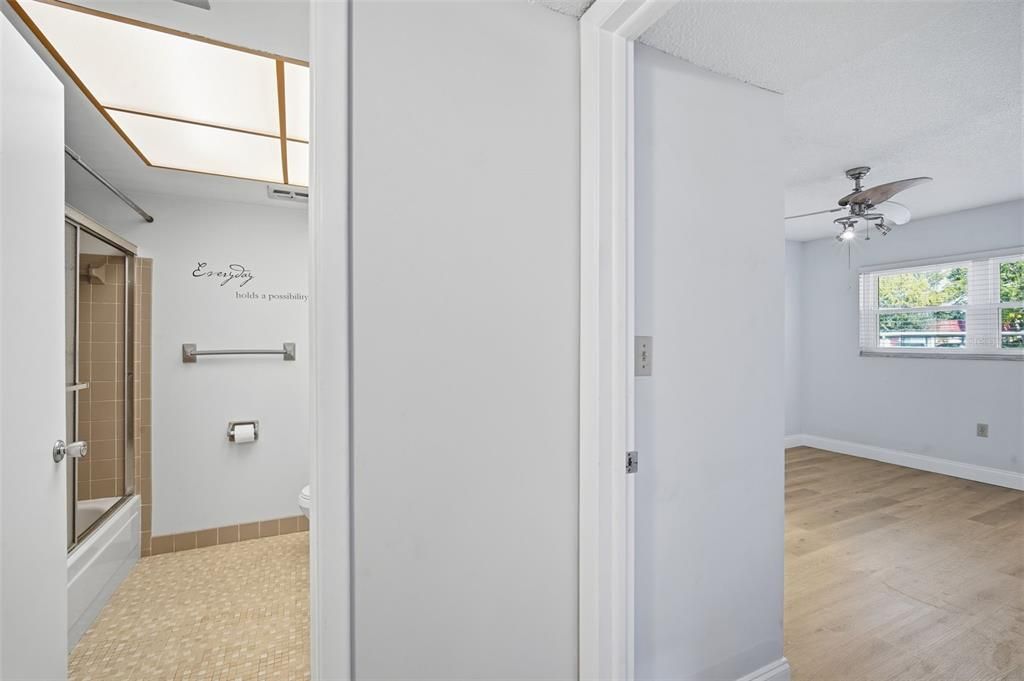 For Sale: $154,900 (2 beds, 2 baths, 1260 Square Feet)