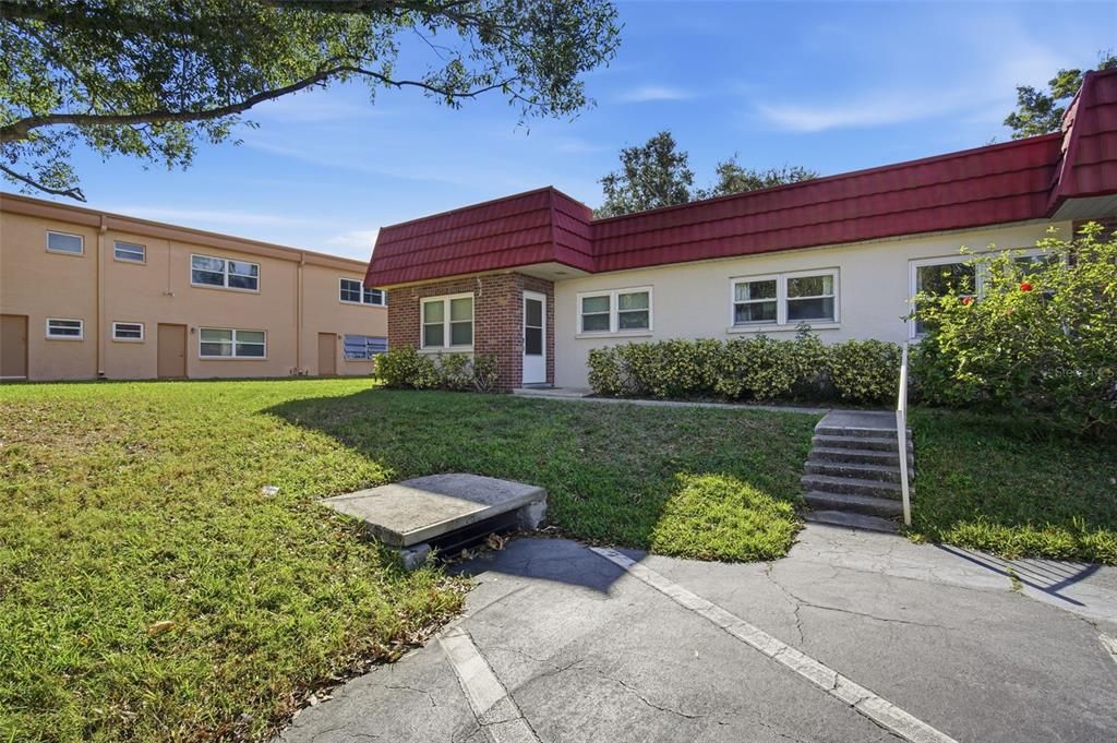 For Sale: $154,900 (2 beds, 2 baths, 1260 Square Feet)