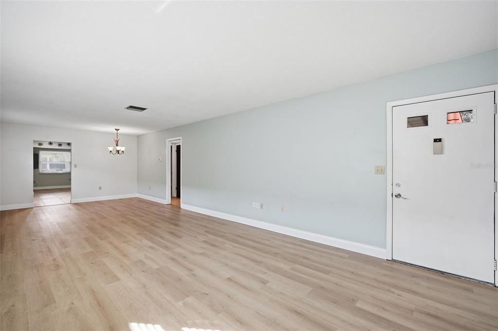 For Sale: $154,900 (2 beds, 2 baths, 1260 Square Feet)