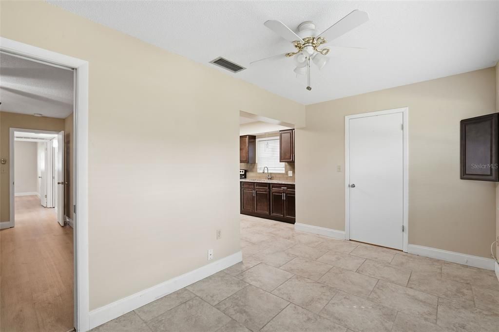 For Sale: $154,900 (2 beds, 2 baths, 1260 Square Feet)