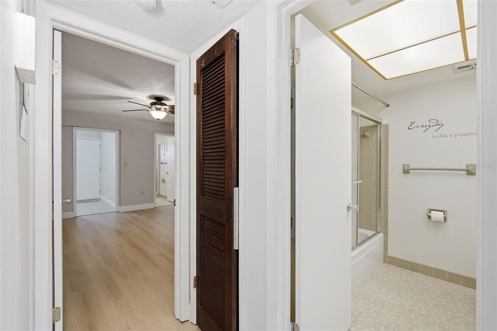 For Sale: $154,900 (2 beds, 2 baths, 1260 Square Feet)