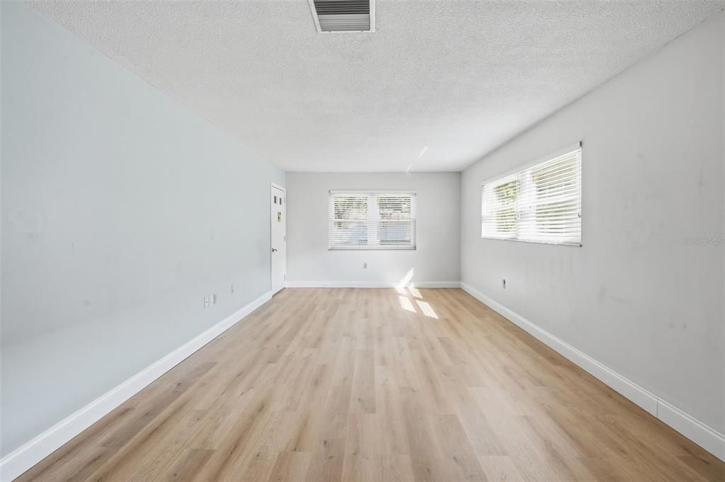 For Sale: $154,900 (2 beds, 2 baths, 1260 Square Feet)